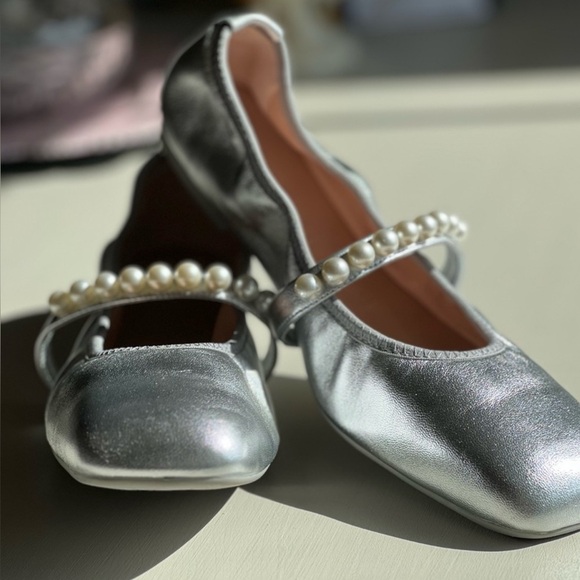Stuart Weitzman Goldie Ballet Flat 9 - Picture 1 of 4